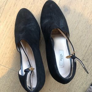 Prada buckle suede heels 40